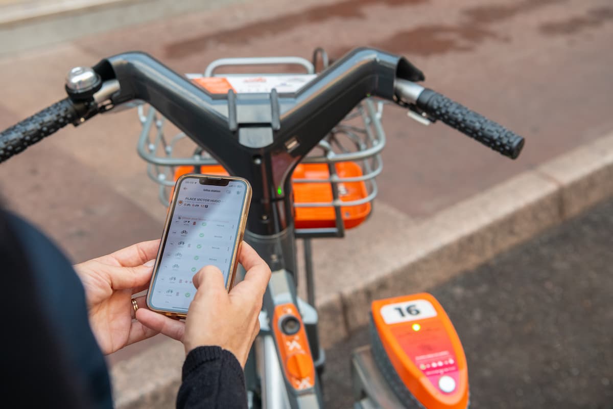 vélo électrique toulouse le petit tou utilisation d'une application borne